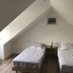2 3 Possibilites A 10 Mn Du Mont Saint Michel * Tanis