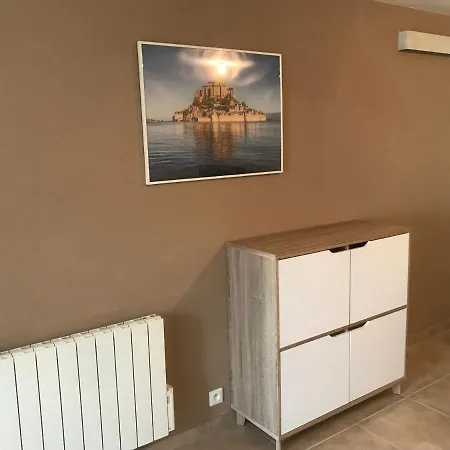 A 10 Minutes Du Mont Saint Michel アパート