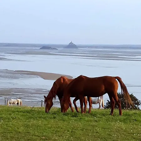 A 10 Minutes Du Mont Saint Michel アパート