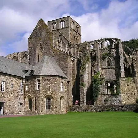 A 10 Minutes Du Mont Saint Michel *