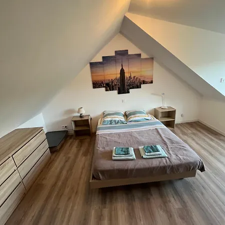 2 3 Possibilites A 10 Mn Du Mont Saint Michel * Tanis